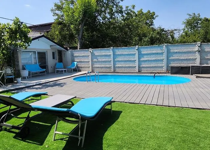 Willa Morii Pool